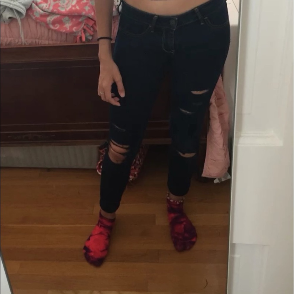 Super cute Hollister low rise ripped skinny jeans